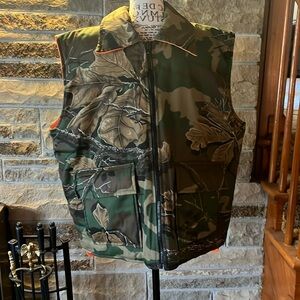 Northwest Territory reversible hunting vest size large. Men’s.